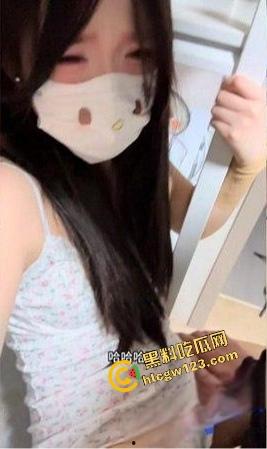 海角乱伦大神 爱吃雪糕啊 亲哥哥半夜帮我煮面吃 我蹲着吃他下面鸡巴！-6