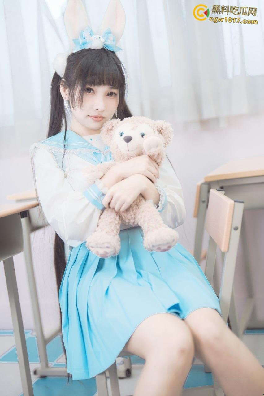 二次元女神【慕慕momo】,Cos守岸人激情泄欲,白虎玉足堪称极品,被拿着双脚疯狂抽插,娇喘诱人眼神拉丝 !-1