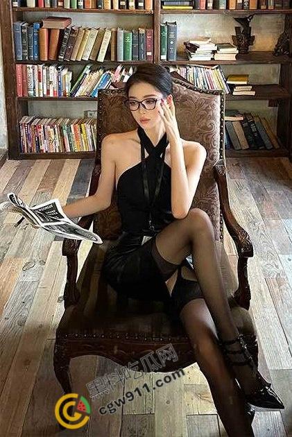 海角大神爆发新作！已为人妻的姐姐被无套操爽，舔屌配合大喷精，瓜友们赶紧收藏！-1