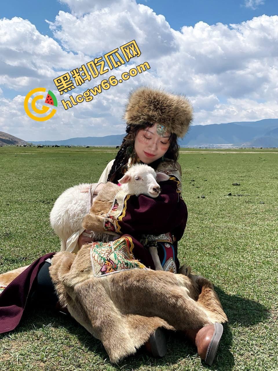 江西骚逼女友【钟钱敏】衣服一脱变调教母狗,口交肛交假屌自插全会,逼皱得像被操十年!-3