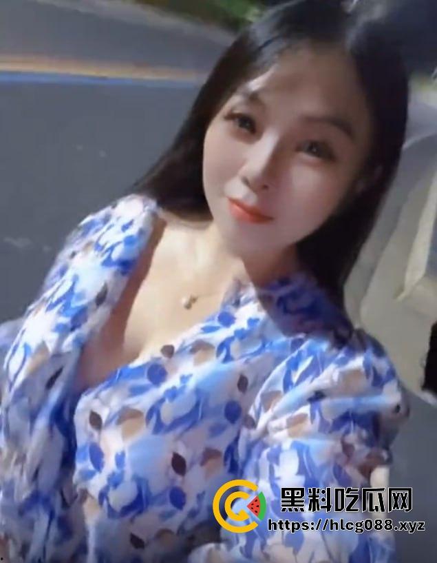 浙江少妇【影子buff】反差母狗私拍猛料炸街,2月最新定制片抖音卖得满地骚,加个好友私聊就甩微信开干!-10