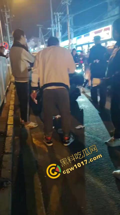 通州暴力事件震惊全城,饿了么专送外卖员突然发难,残忍刺客眼睛,现场混乱,令人毛骨悚然!-2