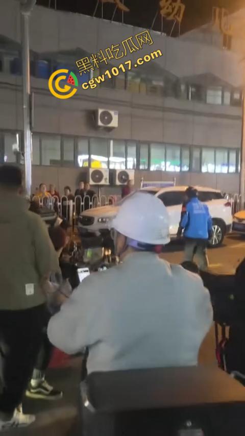 通州暴力事件震惊全城,饿了么专送外卖员突然发难,残忍刺客眼睛,现场混乱,令人毛骨悚然!-7