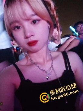 武汉地产公司骚货『朱茹珺』纹身只准操不准爱,穿职业装黑丝骑情人猛摇 白天带客户签单晚上当母狗泄欲!-3