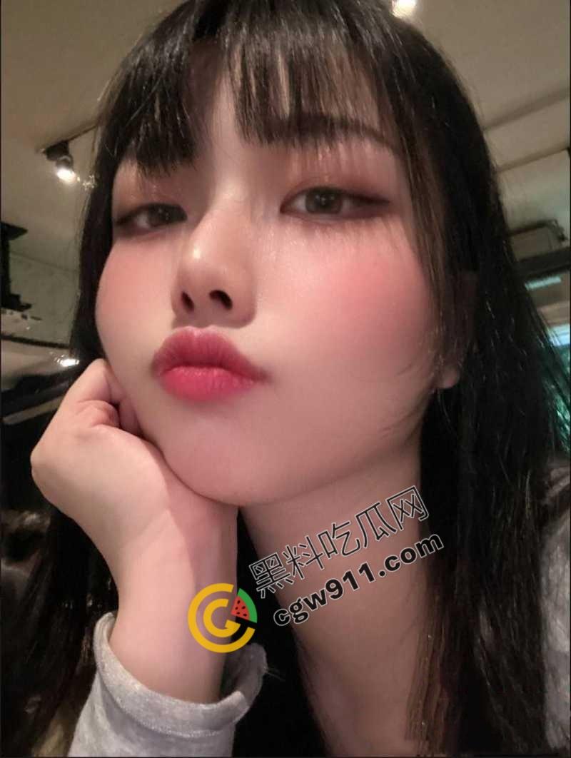 锡林浩特市90后巨乳骚货【王美丽】为帅哥网红大胆挥霍600万，骚逼身材火辣被疯狂抽插视频震惊全网-1