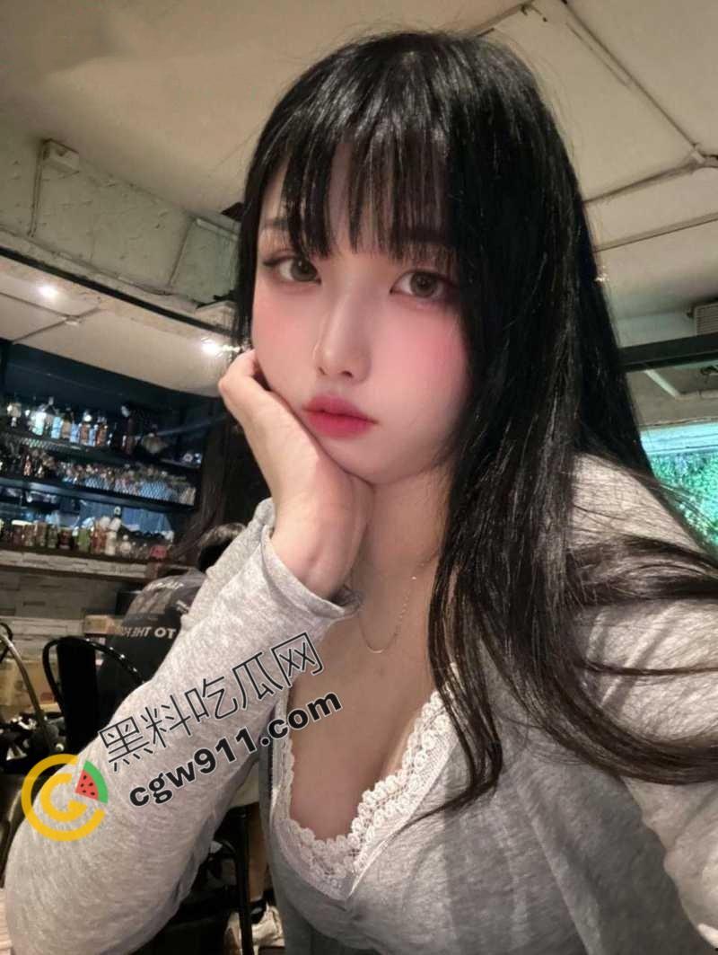 锡林浩特市90后巨乳骚货【王美丽】为帅哥网红大胆挥霍600万，骚逼身材火辣被疯狂抽插视频震惊全网-5