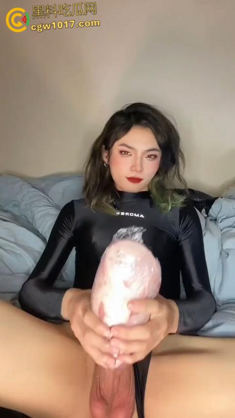 推特抽象男娘【小樱】 玩猪肉飞机杯!保鲜膜裹猪肉撸鸡巴射精,猪肉飞机杯白浊横流,猎奇画面视觉冲击拉满!-5