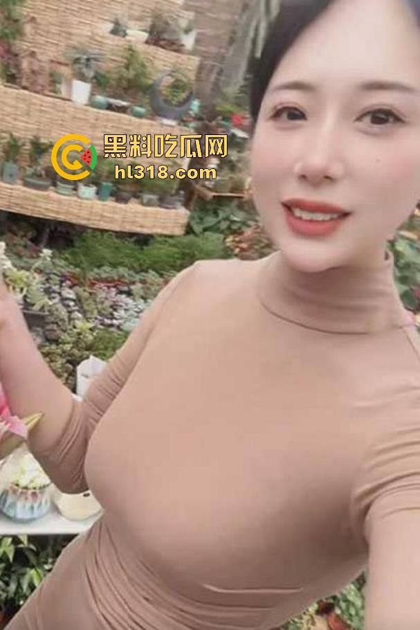 多年未见的骚妈妈沦为大鸡巴儿子的性奴,沉沦儿子雄壮下体,享受违背伦理的苟合!-1