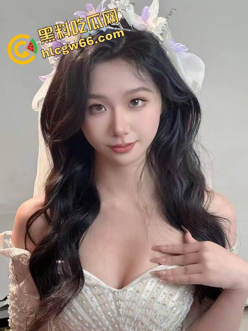 江苏巨乳白虎学生妹【李丹】肥臀肥穴当福利姬伺候金主,小骚逼水得像漏斗,什么姿势都能操!-7