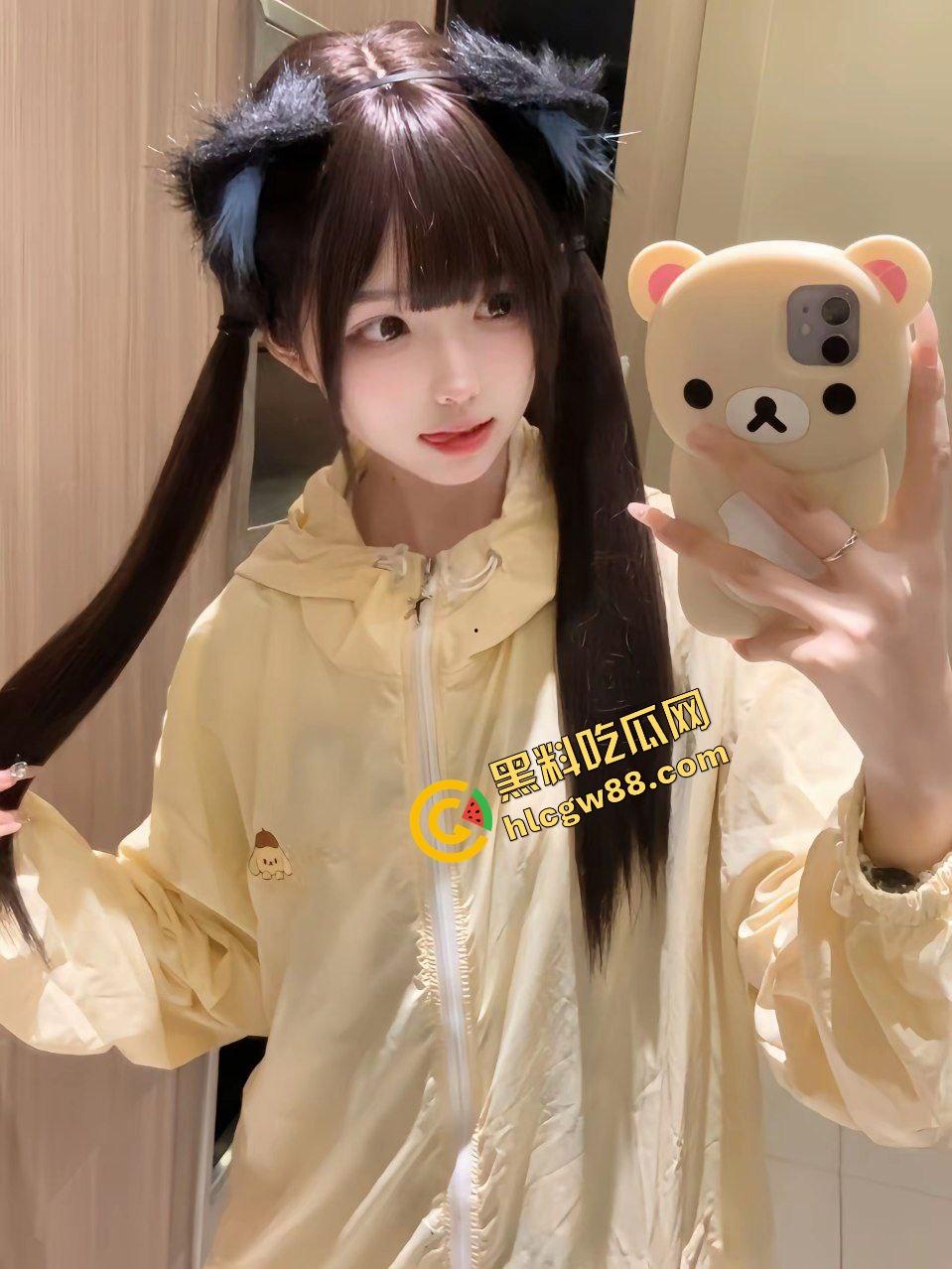 约炮大神勾搭清纯双马尾嫩妹【陈娅】操了几次后被拉下海做黄色直播,酒店各种玩弄操嫩逼!-3