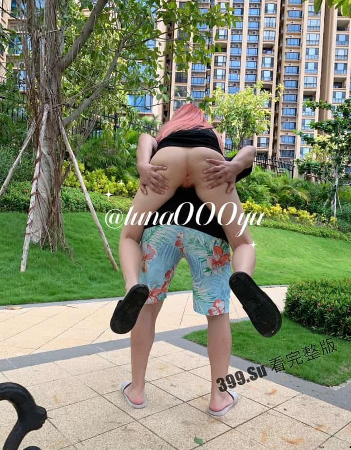 露脸天花板级别 魔鬼身材露出艺术家 推特福利姬#娜娜 闹区饭店街边挑战各种人前露出 无内游走地铁街头 公众场合玩跳蛋 强的离谱！-8