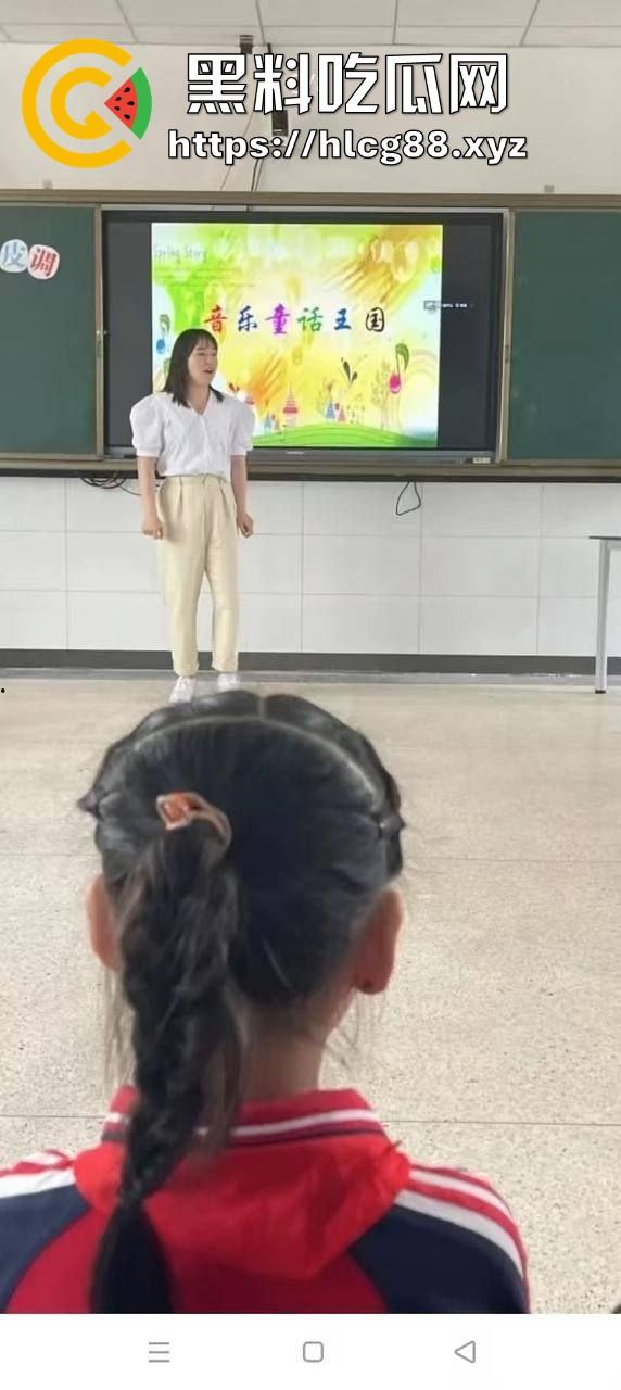 苍南县马镇宝妈怒捉老公操音乐老师小三,小三家脱光干逼被抓爆打,原配美得勾魂还输给贱货!-10