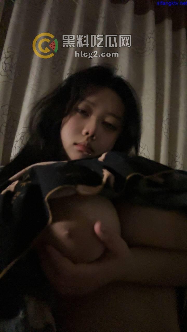 推特巨乳「chiIin-77」大曝光:88元见证“美胸”自慰大秀!-6