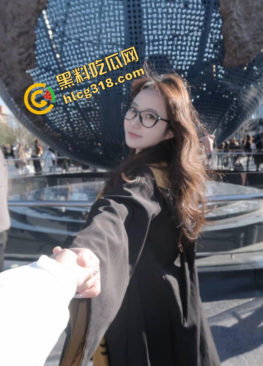 沈阳师范舞蹈生『孙欣怡』3天被干25次,骚穴被干的红肿,舔蛋舔得比狗都敬业,酒店里嗓子都叫哑了!-2