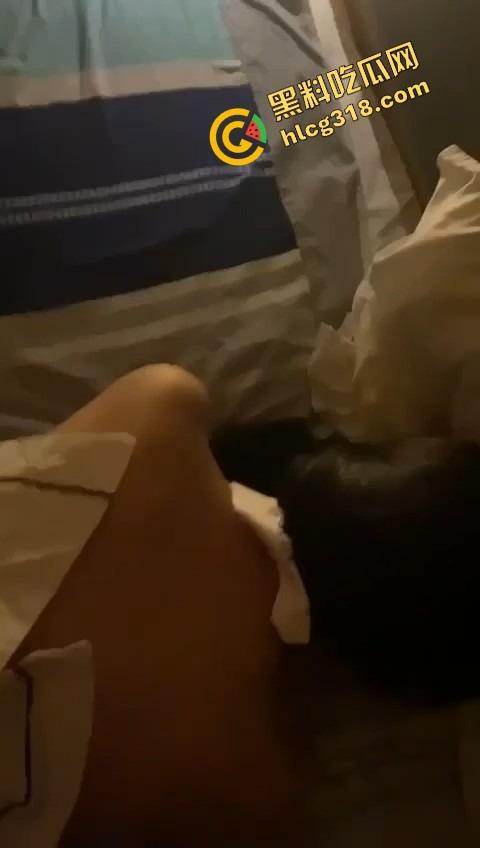 沈阳师范舞蹈生『孙欣怡』3天被干25次,骚穴被干的红肿,舔蛋舔得比狗都敬业,酒店里嗓子都叫哑了!-10