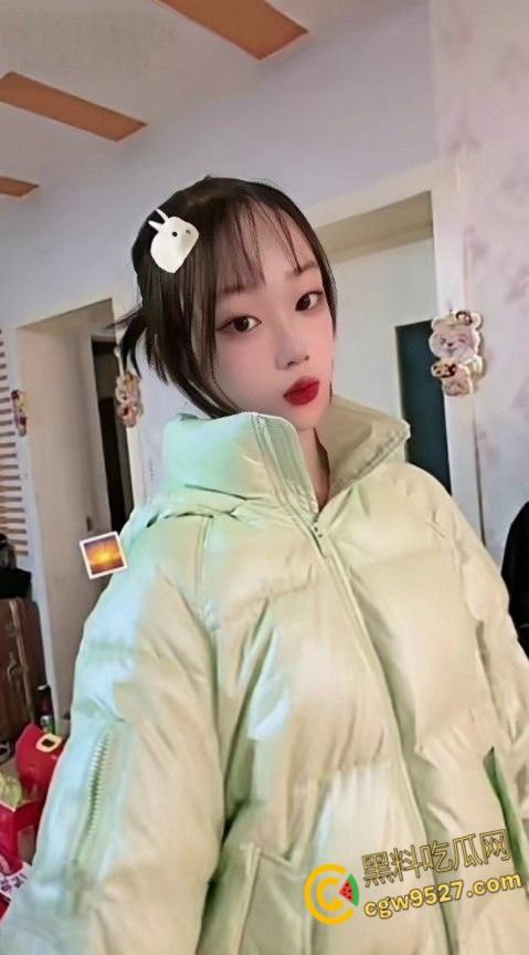 山东高中生少女【曹羽萌】,和男友厕所激情啪啪,熟练的跪在地上口交,白嫩酮体被狠狠后入打桩 !-2