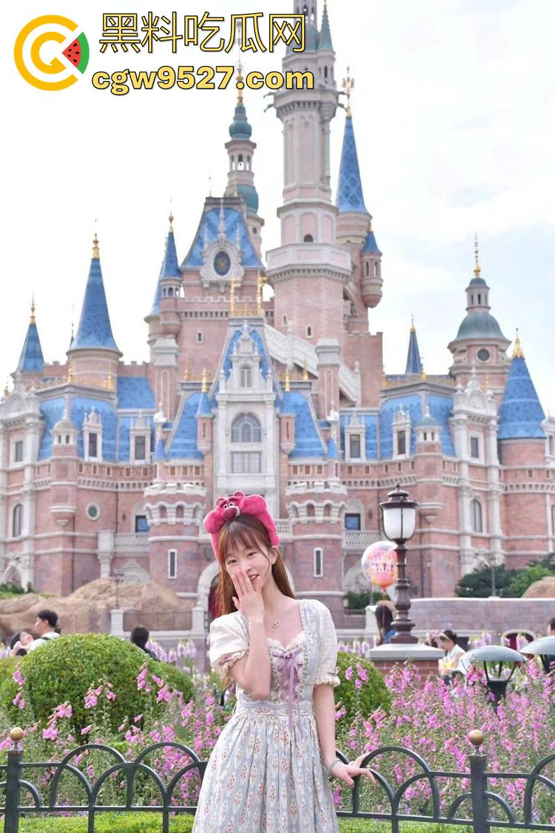 曝光长腿骚逼前女友【王萌萌】,和同学团建喝多被带走3p,被男友调教夹着跳蛋去迪士尼,真是骚到极致了!-4