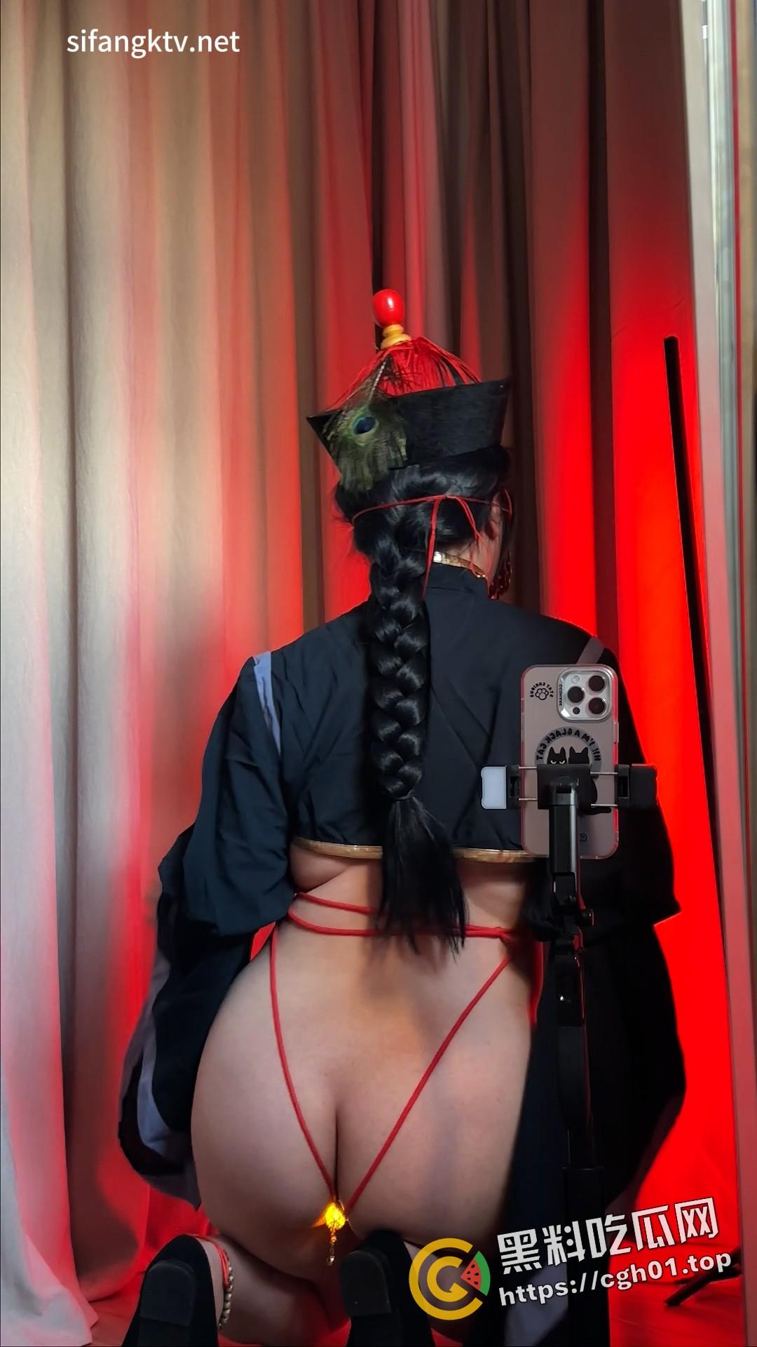 b站【欧翼翼】最新付费流出 微胖巨乳小僵尸 在炮机冲撞下惨叫 肛塞小灯笼晃来晃去-2