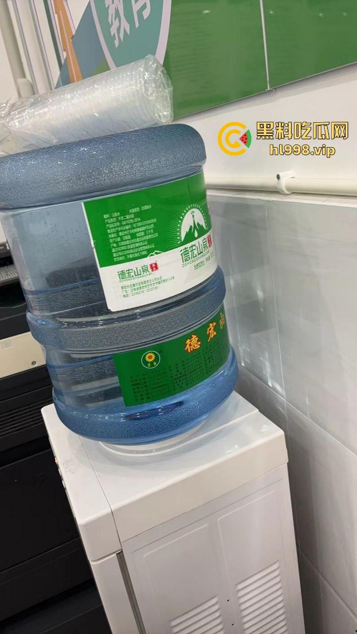 德宏芒市渣男出轨逼死正妻！小三嚣张至极不亏是婊子养的，老公连伤心都没有！-13