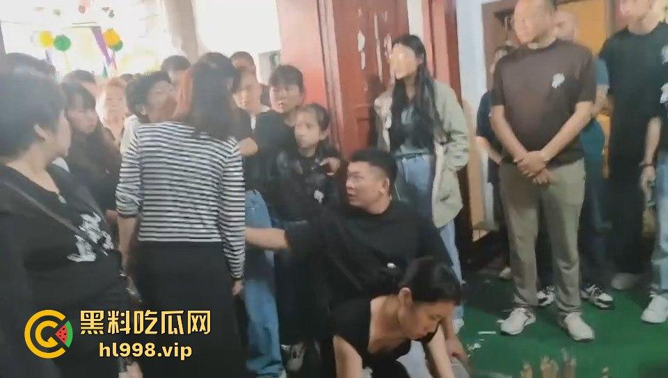 德宏芒市渣男出轨逼死正妻！小三嚣张至极不亏是婊子养的，老公连伤心都没有！-16