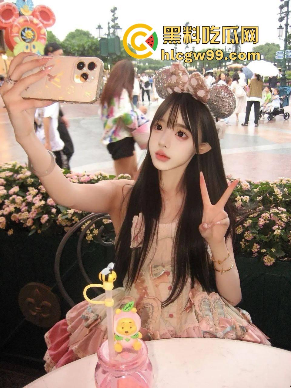 南京瓜友美梦成真,邻居姐姐肤白貌美大长腿,车震中长腿姐姐深喉鸡巴还用脚夹,柔韧性堪比体操冠军!-2