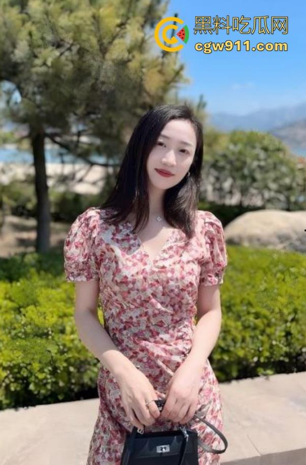 强上发情嫂子,无套骑乘,花式做爱,疯狂求操浓精内射,全程浪叫骚话超多,骚得一批!-1