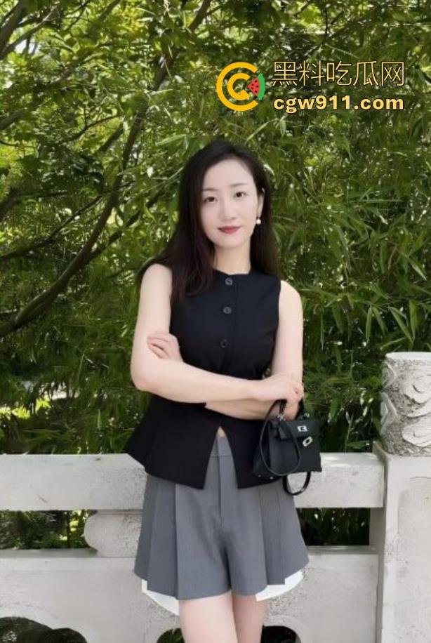 强上发情嫂子,无套骑乘,花式做爱,疯狂求操浓精内射,全程浪叫骚话超多,骚得一批!-2