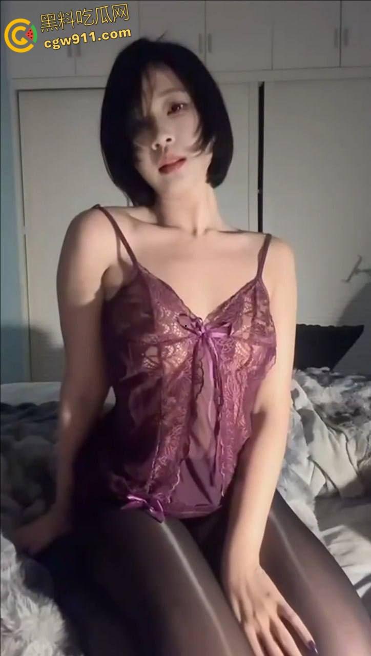 抖音百万粉丝网红【不吃洋葱】,大尺度掰逼自慰大秀,妈妈级巨乳美女抖臀插穴,真是女神也会塌房!-3