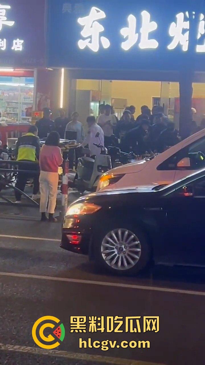 南通东北烧烤场闹大事!两桌人喝多对视一眼就起冲突,口角升级直接捅人!看人一眼都要命!-4