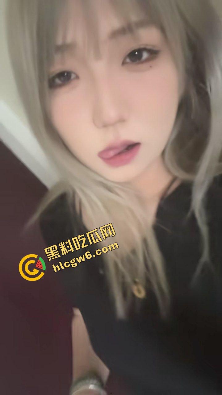 云南曲靖反差婊社会姐蜜桃炮架『何艺彩』欲求不满贱骚逼 被炮友暴力输出后怼!独家流出!-1