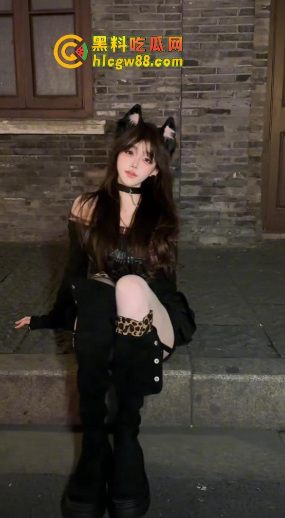 浙江百万网红『 姣姣不吃饺』小妈纯欲脸身材炸裂,成了富二代的高级定制充气娃娃,舔狗没有未来!-5