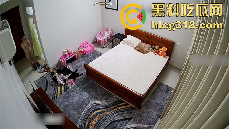 公公当着孩子面操儿媳,趁儿子不在家来到儿媳房间,借口看孙女实际操儿媳,监控拍下做爱现场!-6