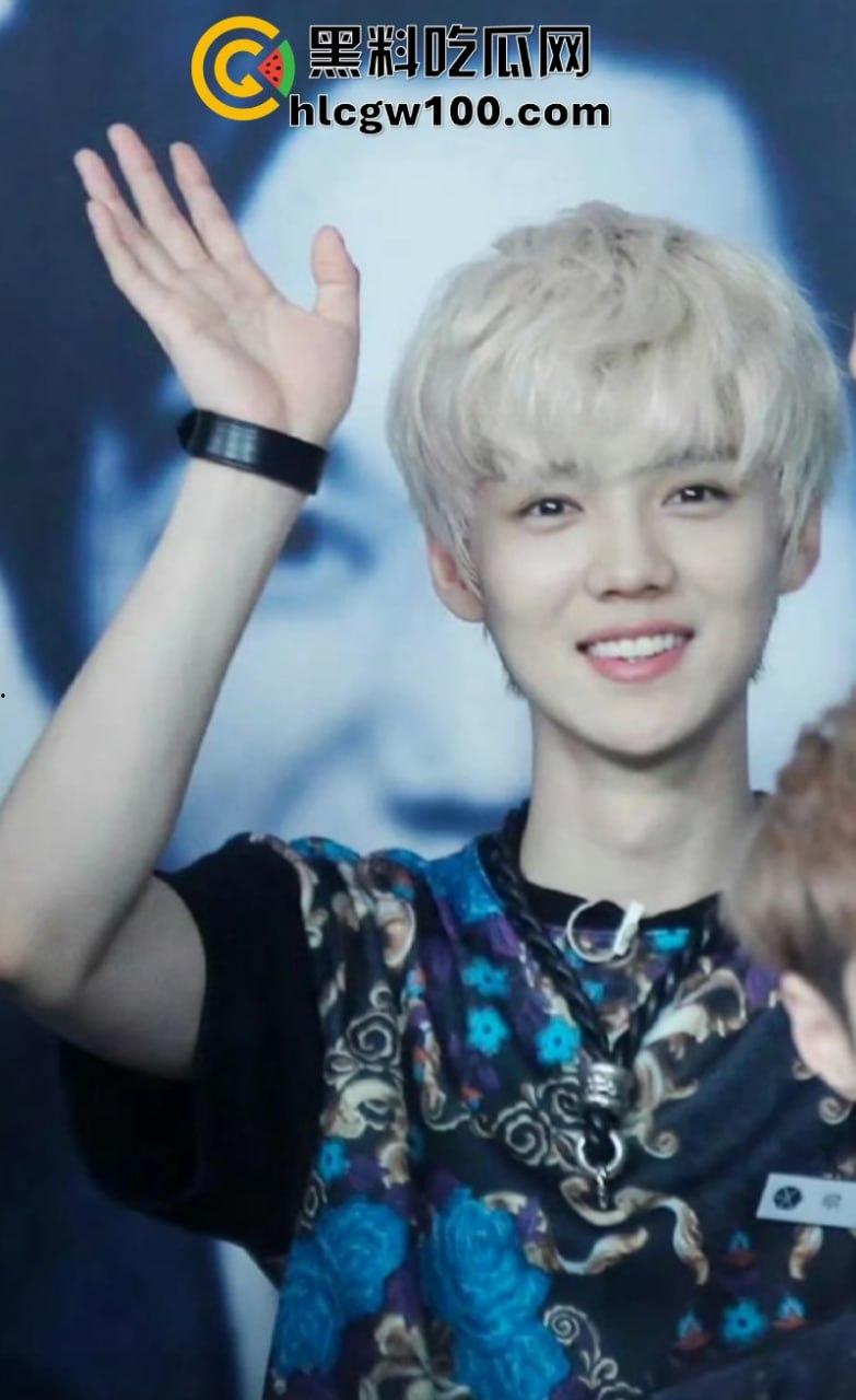 顶流明星【鹿晗】抖音直播竖中指 粉丝质疑飙脏话怒怼黑丝 这还是小仙女们追捧的无法复制的初代顶流吗!-15