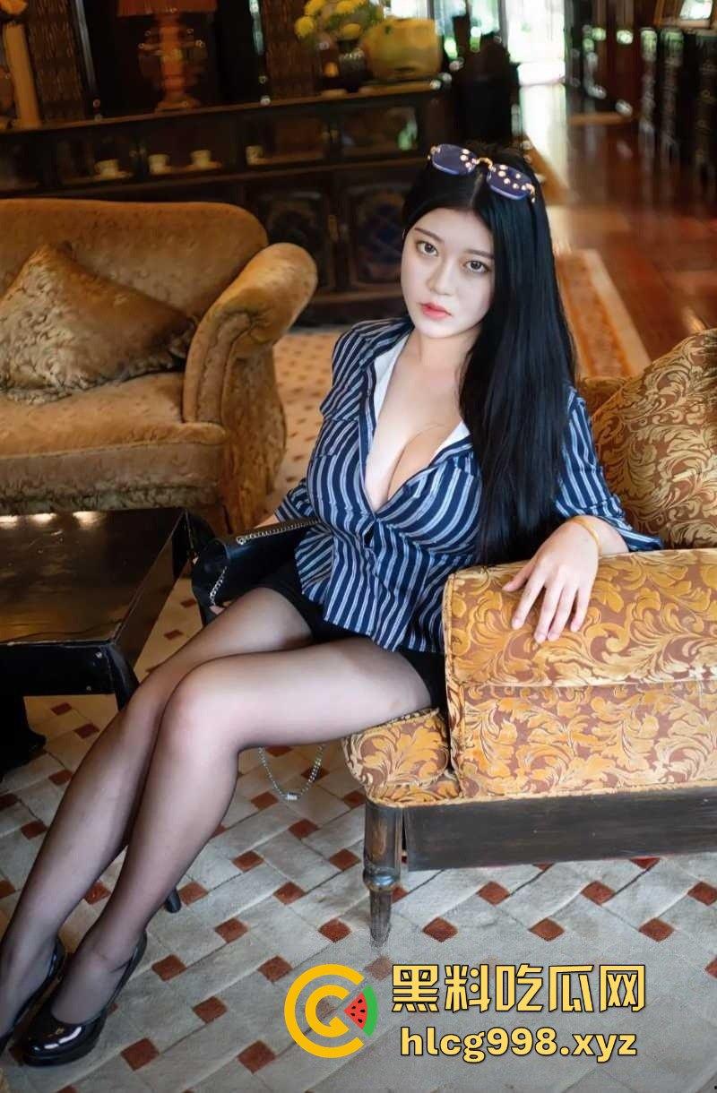 抖音巨乳网红【小奶同学】奶子大到要撑爆衣服,跳起来简直像要甩飞!-3