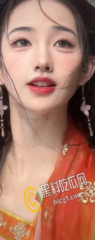 抖音500W粉丝网红 古风第一美人 黄玉瑶 直播时不慎露点 小葡萄真迷人 遭全网疯传!-7
