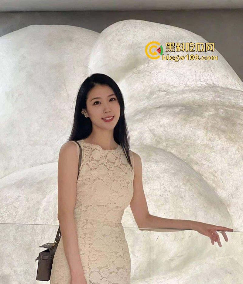 花5200拿下离婚老同学,紫色包臀裙包裹骚浪身段风骚入骨,屄毛旺盛直接让哥们老弟硬到灵魂出窍!-5