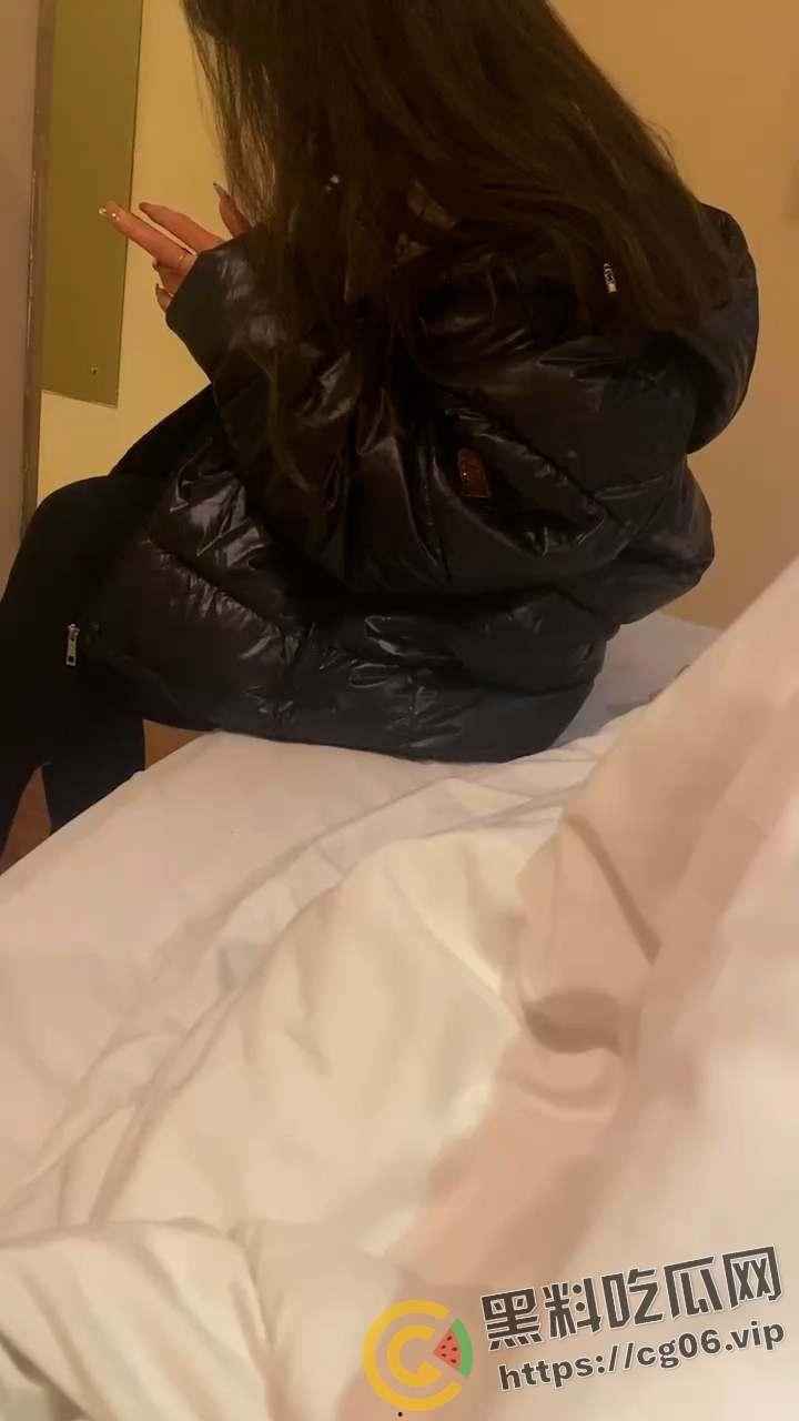 东北老铁带刀嫖娼 完不给钱还报警抓自己把小姐吓跑了 微信群嚣张扬言敢来找事就拼命 可怜了逼被操了钱还没挣到的小姐-6