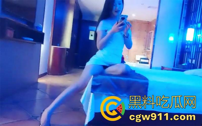 卖逼女的生活日常实拍,城中村的各式骚鸡,还有等客人时带孩子的,被客人按腿打桩,逼估计都长茧子了吧!-7