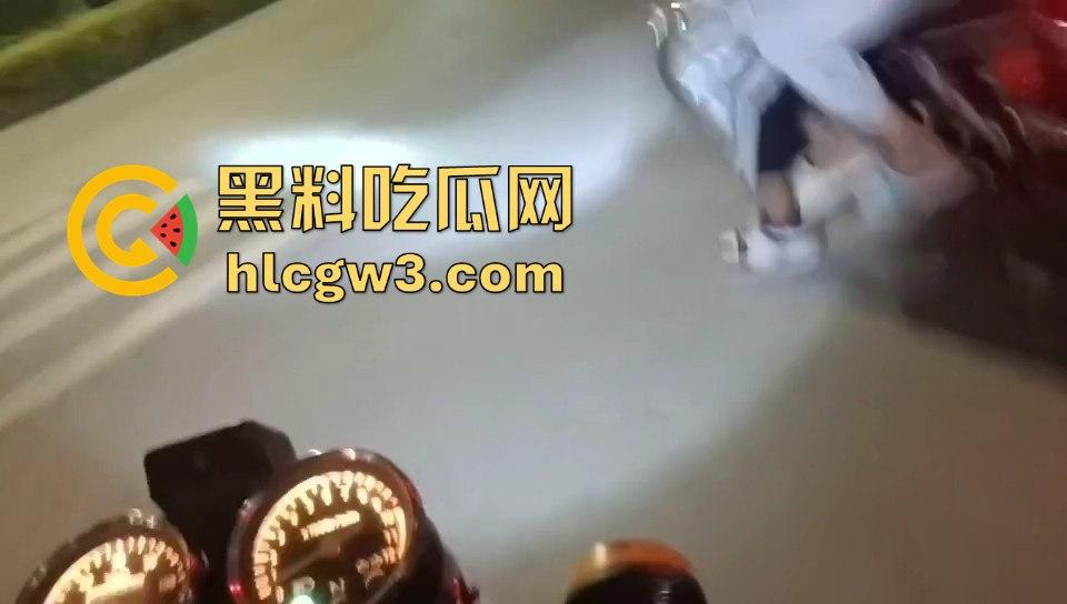 山东精神小伙玩暴力摩托,鬼火少年骑着鬼火拿着砍刀西瓜刀青龙偃月刀,撞死这群杂碎简直为民除害!-2