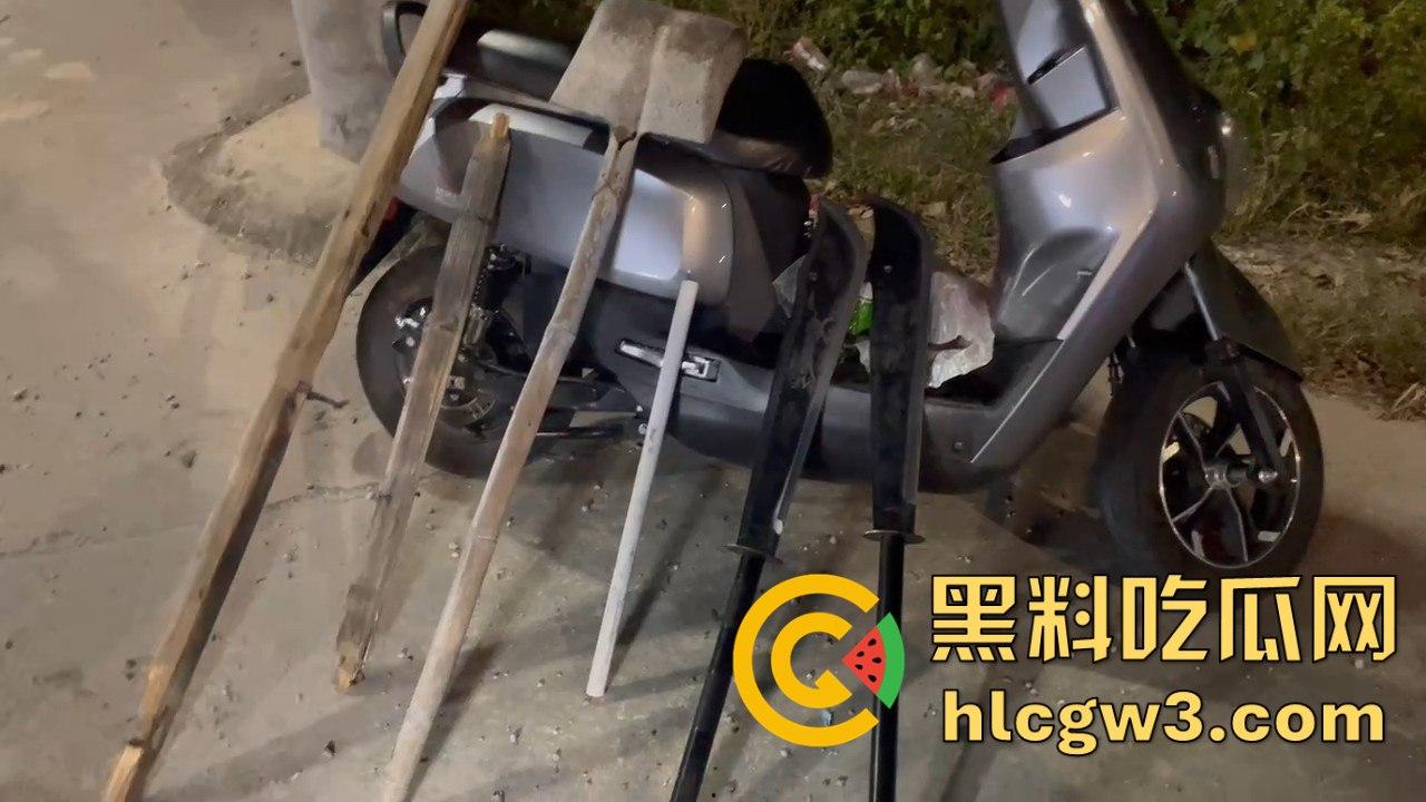 山东精神小伙玩暴力摩托,鬼火少年骑着鬼火拿着砍刀西瓜刀青龙偃月刀,撞死这群杂碎简直为民除害!-4