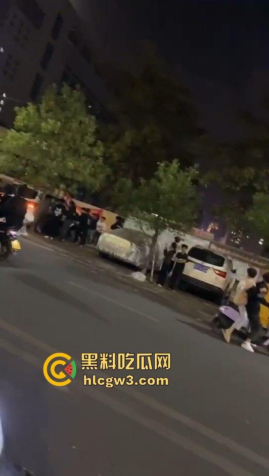 山东精神小伙玩暴力摩托,鬼火少年骑着鬼火拿着砍刀西瓜刀青龙偃月刀,撞死这群杂碎简直为民除害!-8