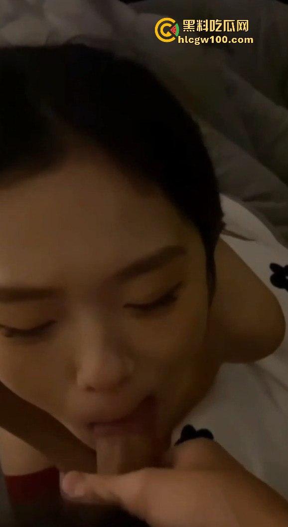 广西大学大一学妹【胡悦宁】不雅视频流出被曝光,娇嫩玉体完美呈现 圣诞母狗满足你所有性欲。-2