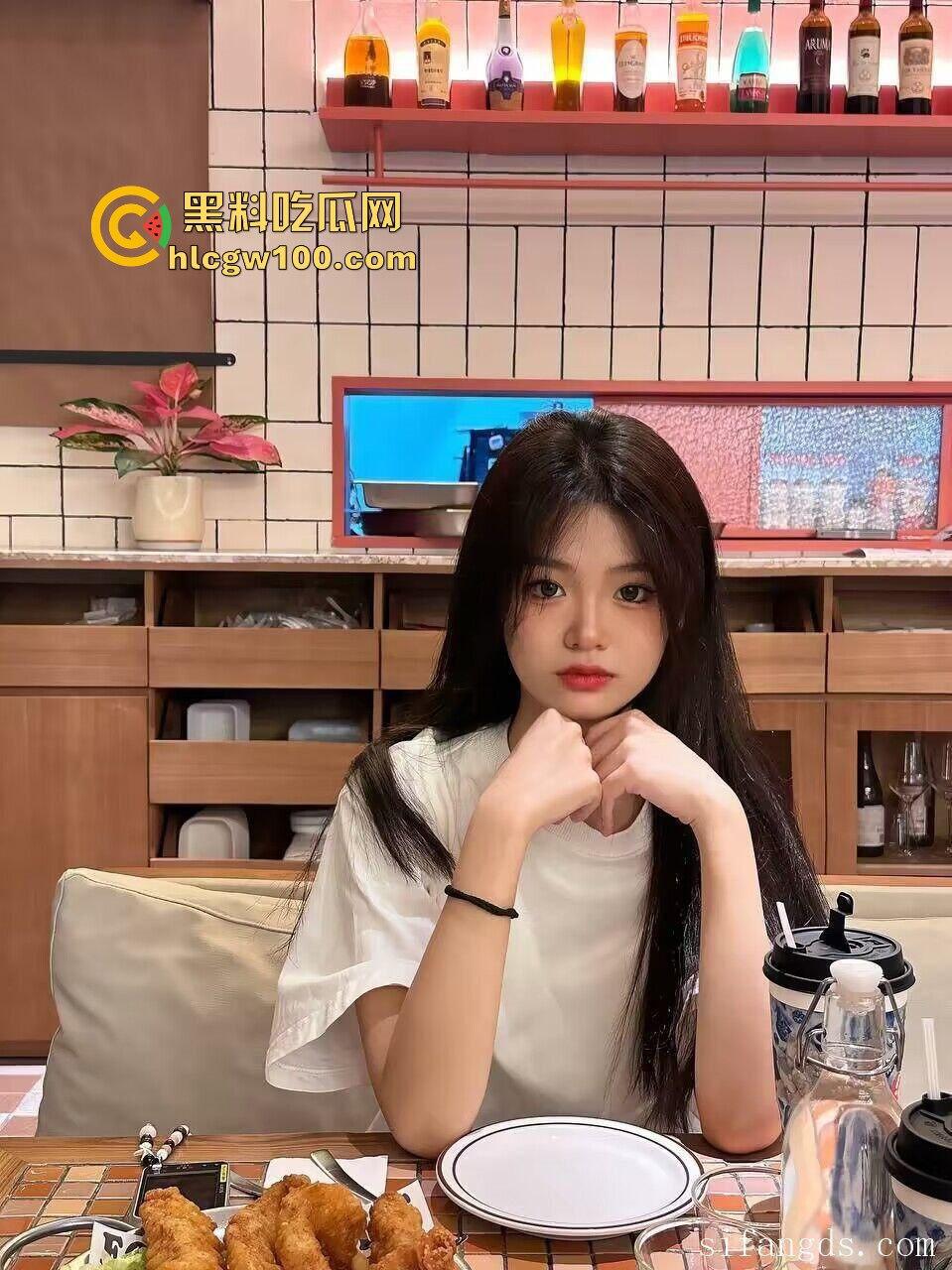 广西大学大一学妹【胡悦宁】不雅视频流出被曝光,娇嫩玉体完美呈现 圣诞母狗满足你所有性欲。-3