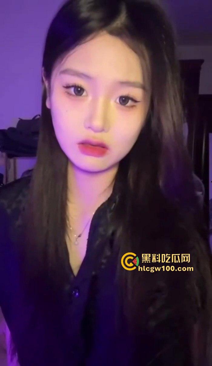 广西大学大一学妹【胡悦宁】不雅视频流出被曝光,娇嫩玉体完美呈现 圣诞母狗满足你所有性欲。-9