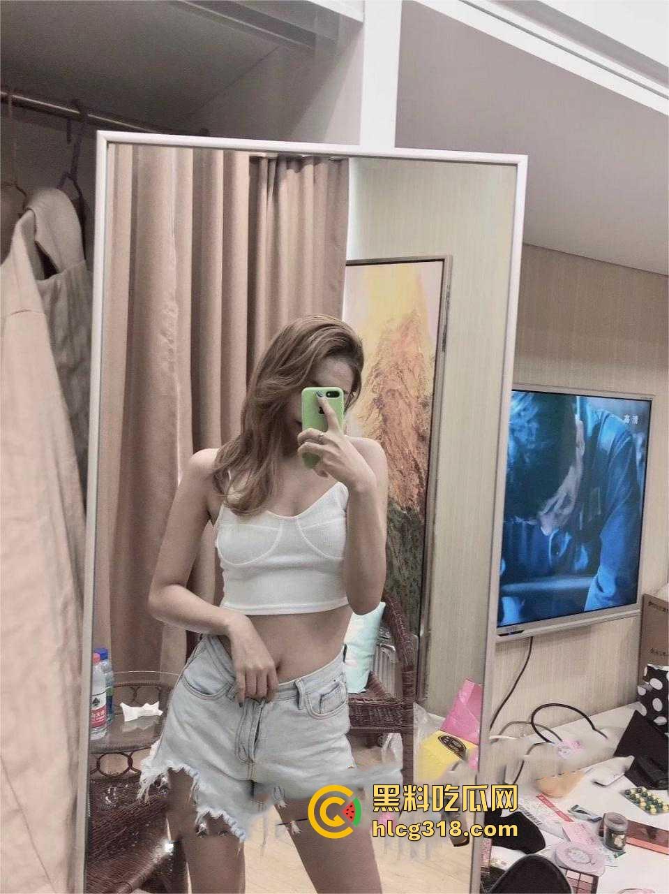 约炮高颜值女大,喜欢被舔容易高潮喷水,淫荡反差小骚货,满口淫话花式猛操,全程高能!-5