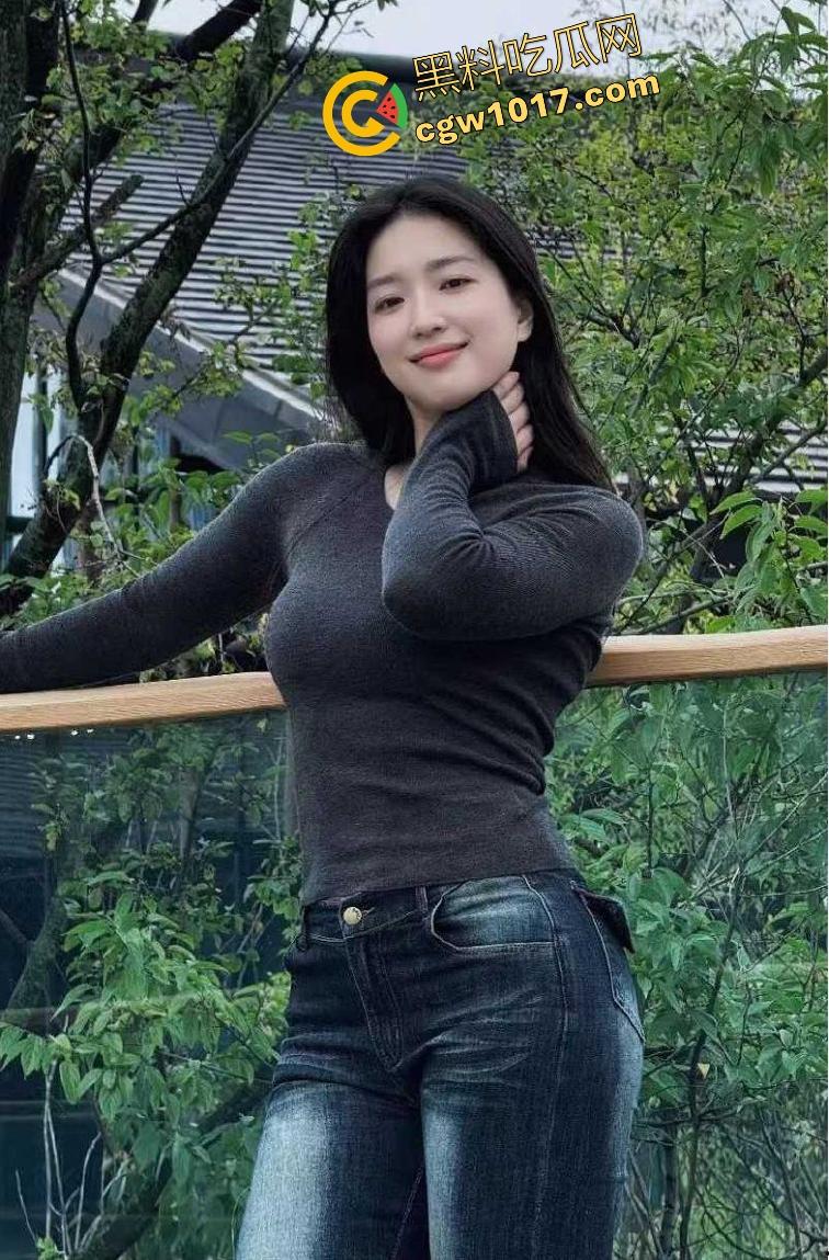 巨乳嫂子身穿开档黑丝淫欲上脑,主动求操被蹂躏美乳,无套骑乘榨精,诱惑无比全程娇喘超刺激!-3