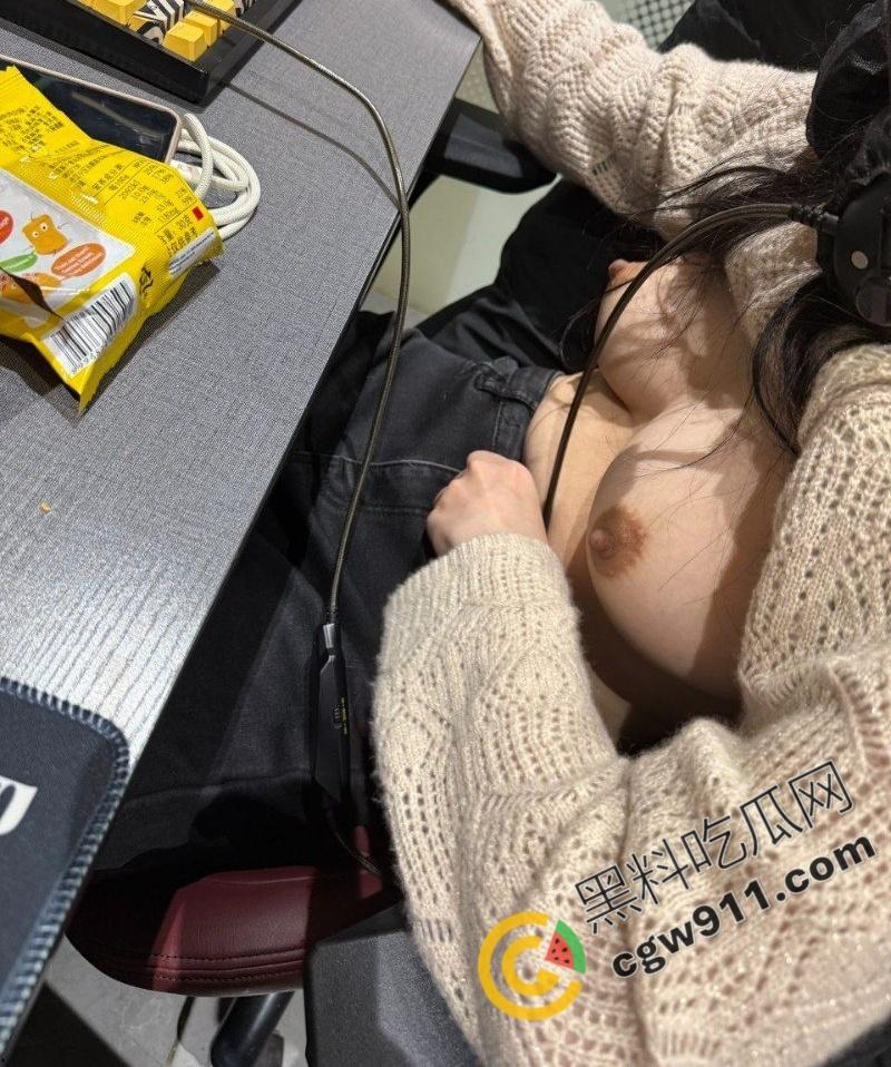 上海交通大学眼镜妹【胡丽敏】户外各种极限露出,翘臀巨乳 粉嫩肥穴被爆操,淫水狂流不止-2