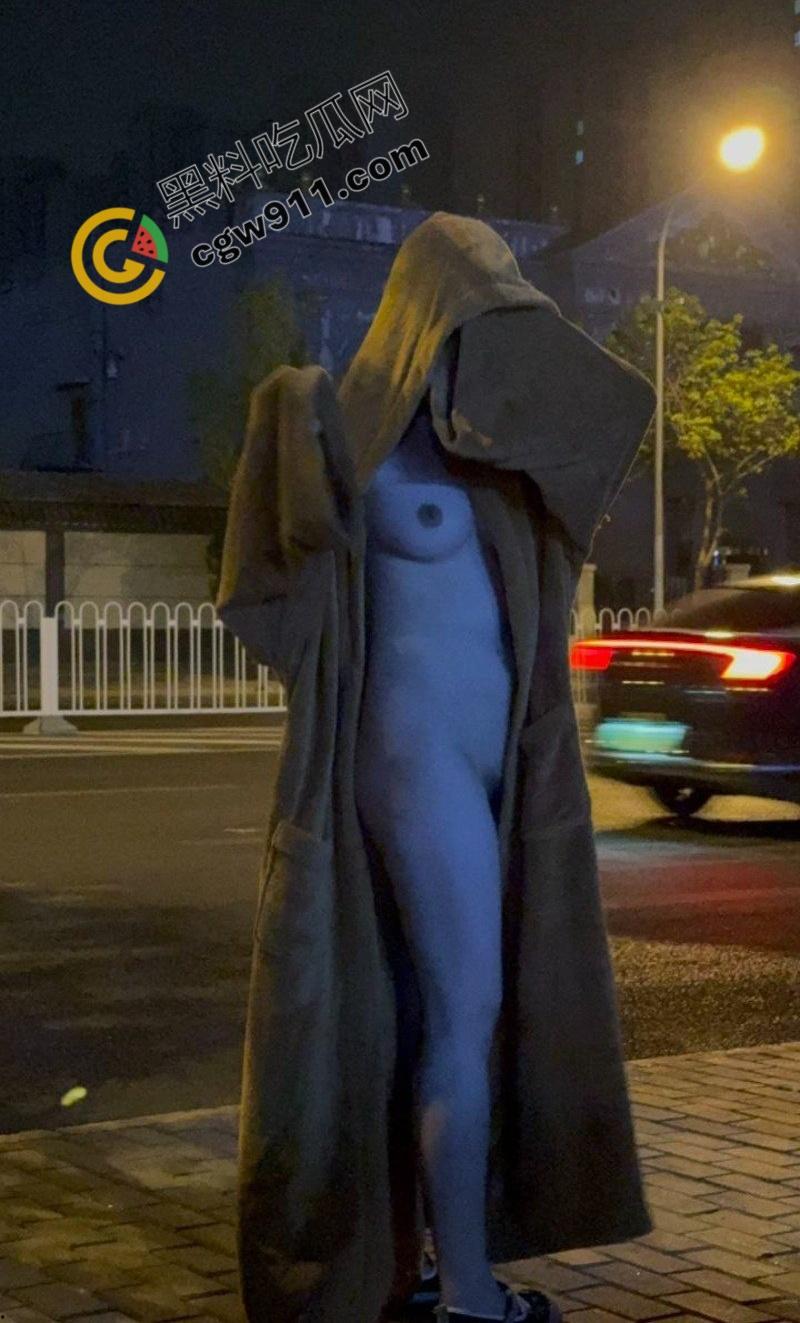 上海交通大学眼镜妹【胡丽敏】户外各种极限露出,翘臀巨乳 粉嫩肥穴被爆操,淫水狂流不止-10