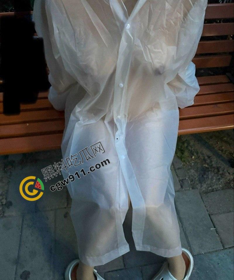 上海交通大学眼镜妹【胡丽敏】户外各种极限露出,翘臀巨乳 粉嫩肥穴被爆操,淫水狂流不止-15