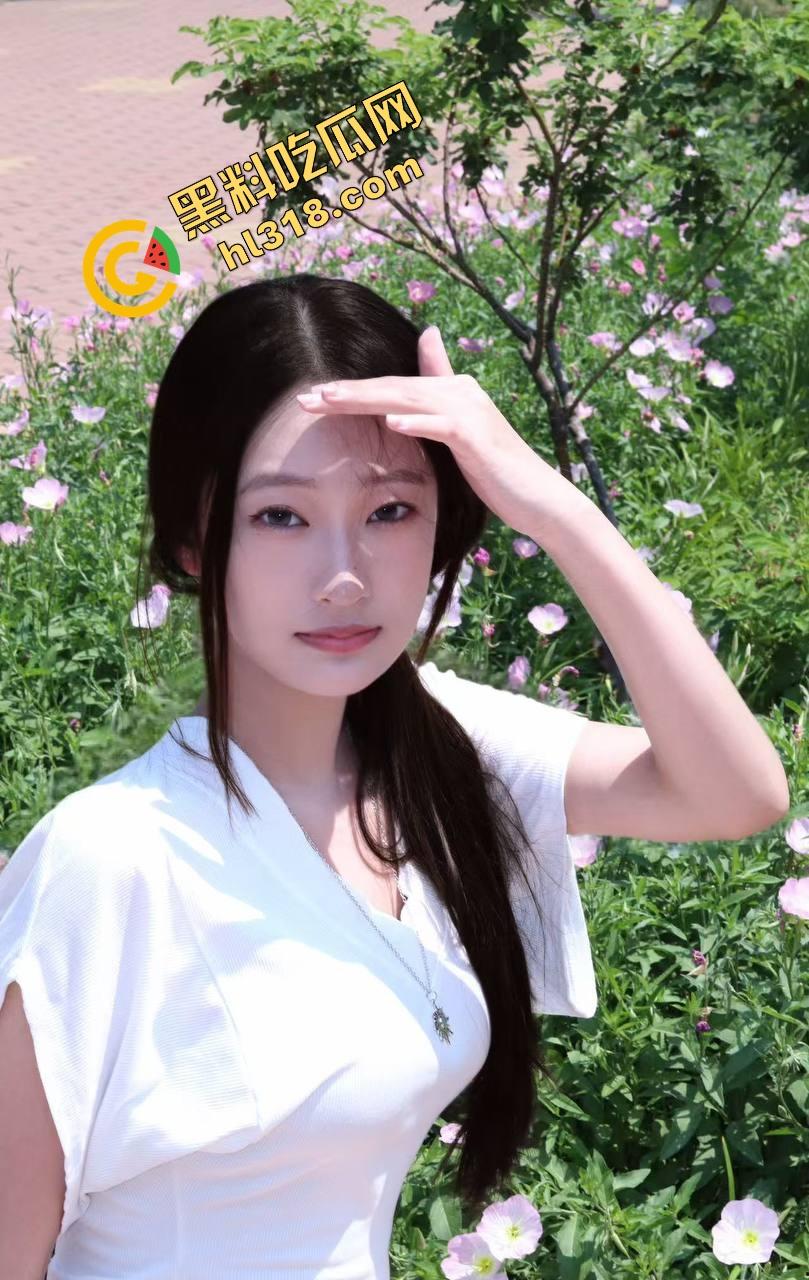 05后女大学生到底有多放得开?放假回来酒店走廊就地开炮,谁敢路过谁敢加入,真当自己在拍片吗!-3